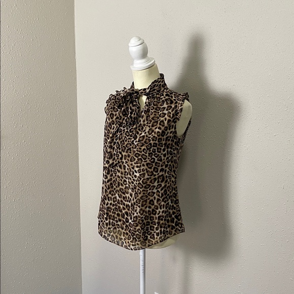White House Black Market Chic Animal Print Ruffle Tie Neck Blouse Women's Size 6 - Picture 3 of 12